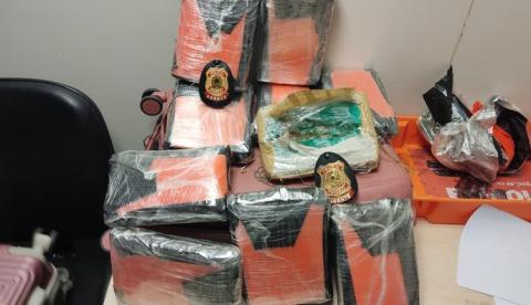 Mulher é presa ao desembarcar 11 kg de maconha na mala no aeroporto de Manaus