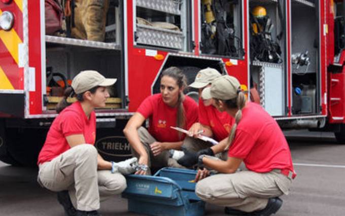 Concurso de bombeiros exige que candidatas mulheres sejam virgens