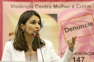 Rebecca  diz por que desistiu de ser candidata. Veja nota da deputada