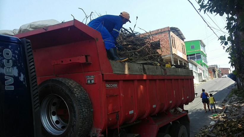 Transporte do lixo é etapa da limpeza (Foto: Semulsp/D’Castro)