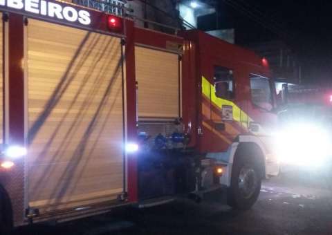 Em Manaus, casa pega fogo no bairro alvorada - Portal do Holanda - Portal do Holanda