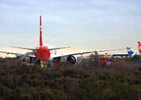 Avião da TAM estoura pneu ao aterrissar