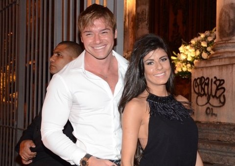 Thor Batista viaja na classe econômica e vira meme na web