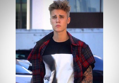 Justin Bieber se envolve em acidente de carro