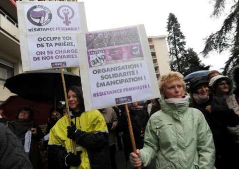 Justiça francesa nega adoção de filhos concebidos por homossexuais no exterior