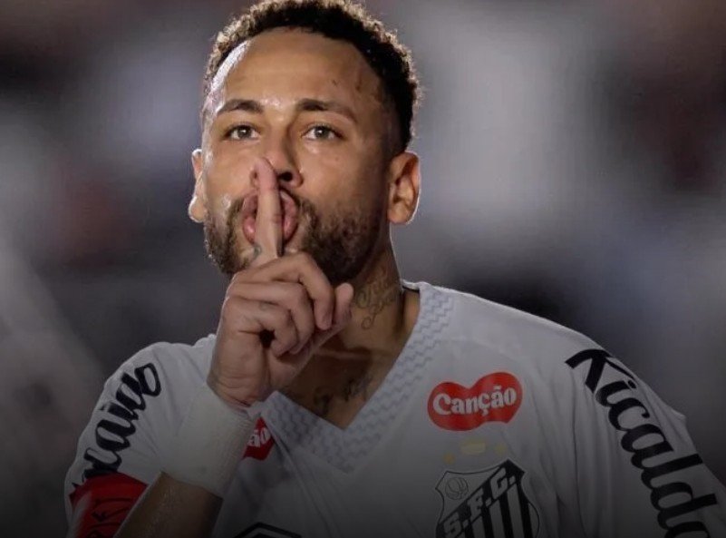 Neymar ironiza críticas após triunfo do Santos: "Um dia aposentado, no outro na Copa"