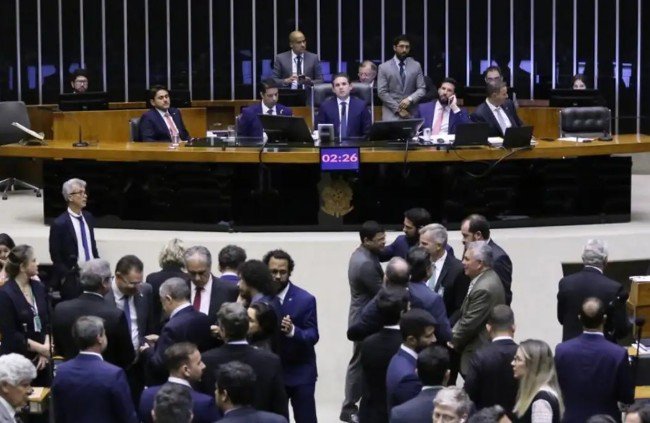 Câmara aprova PL Antifacção e descarta imposto sobre apostas