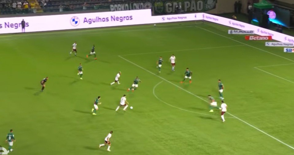 Palmeiras vence Fluminense por 2 a 1 e segura a liderança do Brasileirão