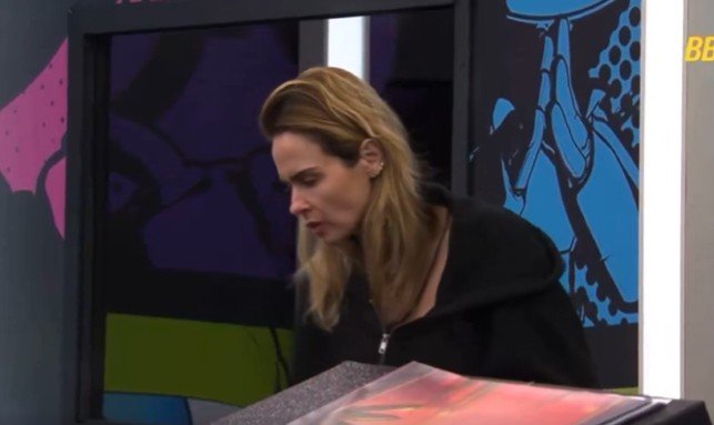 Barrada da Festa do Líder, Ana Paula se recusa a cumprir desafio e debocha: 'Dormi a noite inteira'