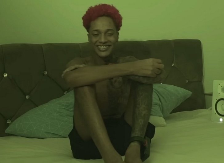 Foragido, Oruam lança clipe usando tornozeleira eletrônica; veja