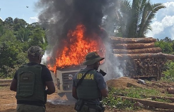 Ibama destrói dragas no Rio Madeira durante operação contra garimpo ilegal