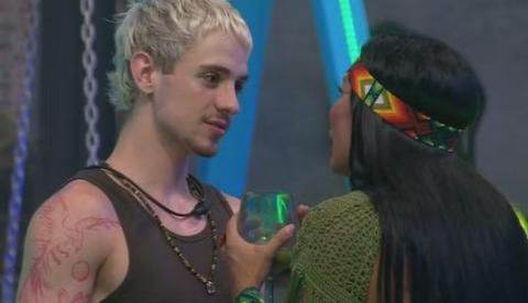 Acerto de contas? Marciele e Juliano conversam e brother "cai no choro"; vídeos