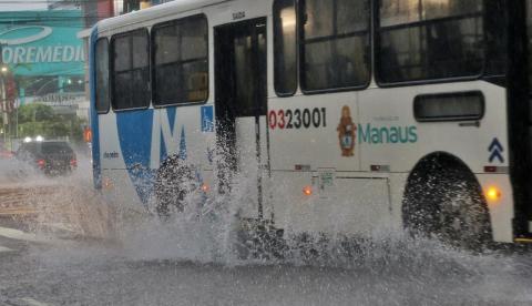 Temporal em Manaus: cidade registra 15 ocorrências e segue em estado de atenção