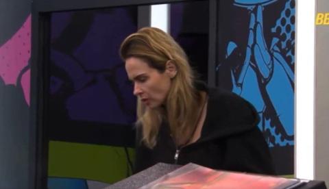 Barrada da Festa do Líder, Ana Paula se recusa a cumprir desafio e debocha: 'Dormi a noite inteira'