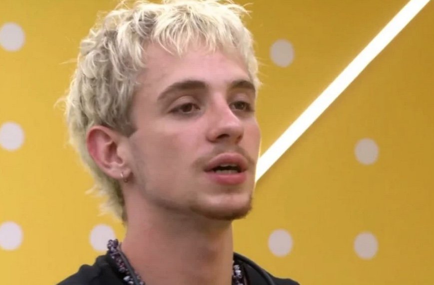 Após "trocar" namorada por Marina Sena, Juliano critica Marciele e Jonas