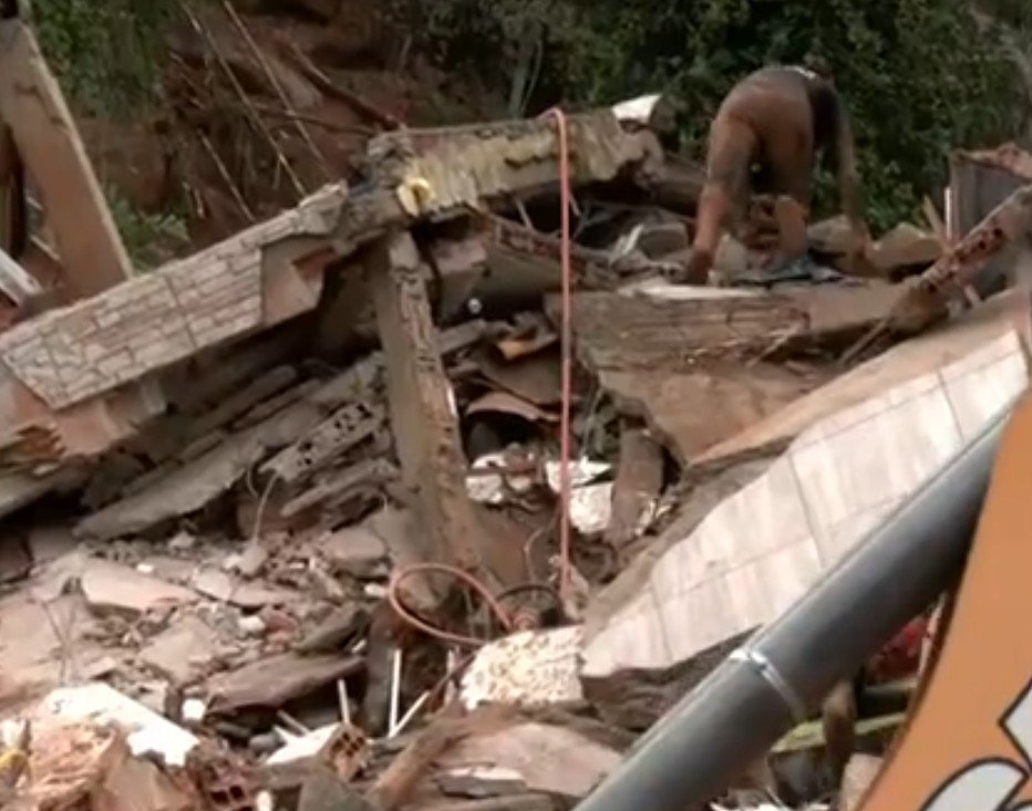 Temporais deixam 22 mortos e 45 desaparecidos em Juiz de Fora e Ubá em MG