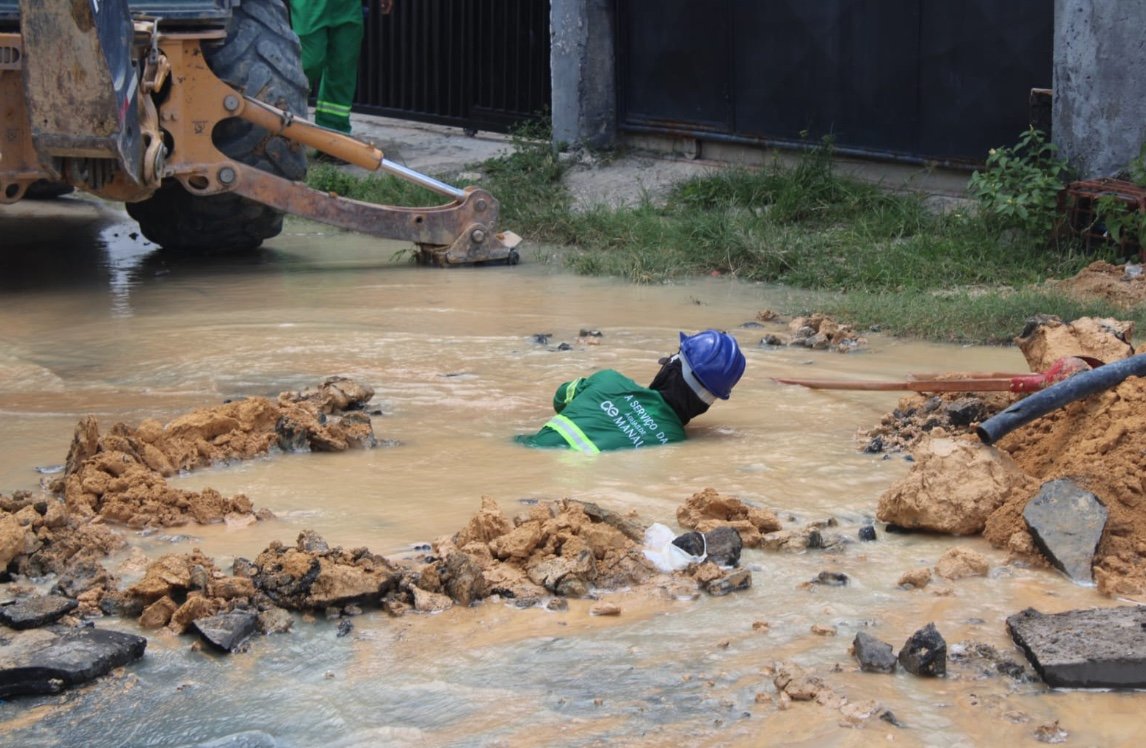 Águas de Manaus terá que pagar quase meio milhão em multas por asfalto malfeito e vazamentos