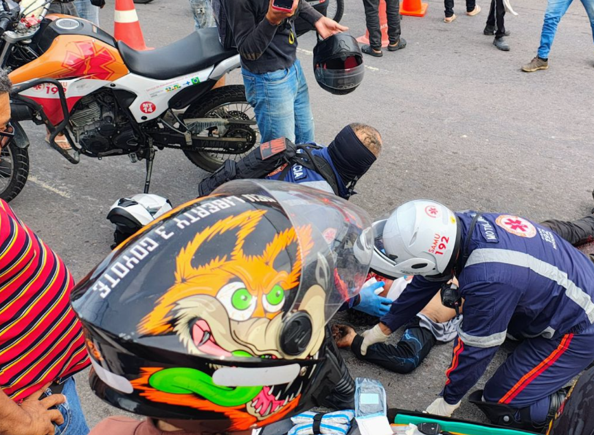 Motociclista fica gravemente ferido ao colidir violentamente com ônibus em Manaus; vídeo