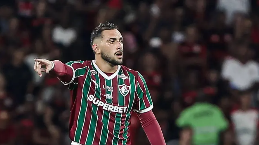 Fluminense vence Atlético-MG e cola na liderança do Brasileirão
