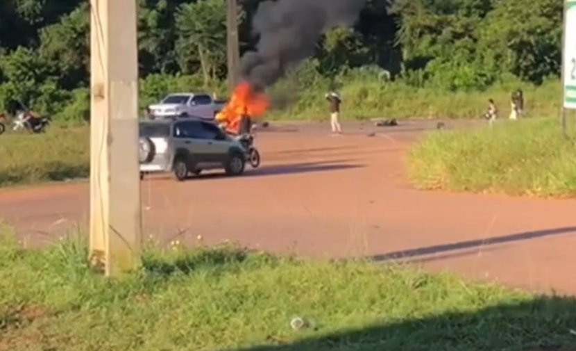 Tragédia na AM-070: moto explode após acidente e condutor morre; vídeo