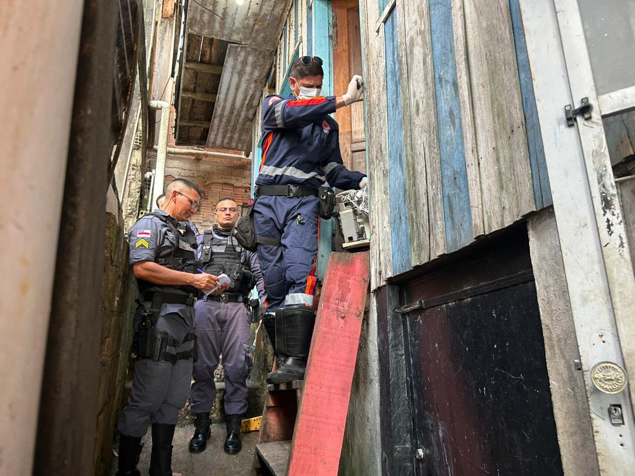 Mulher é presa suspeita de matar companheiro a facadas no bairro Educandos
