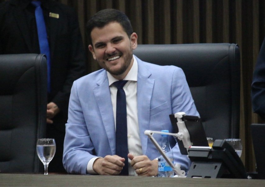 Renato Júnior assume Prefeitura de Manaus; conheça perfil do novo gestor
