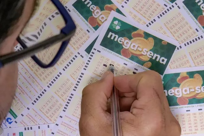 Mega-Sena pode pagar R$ 13 milhões nesta terça-feira; saiba como apostar