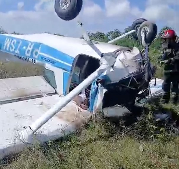 Vídeo: Avião cai no Aeroclube de Manaus e deixa um morto