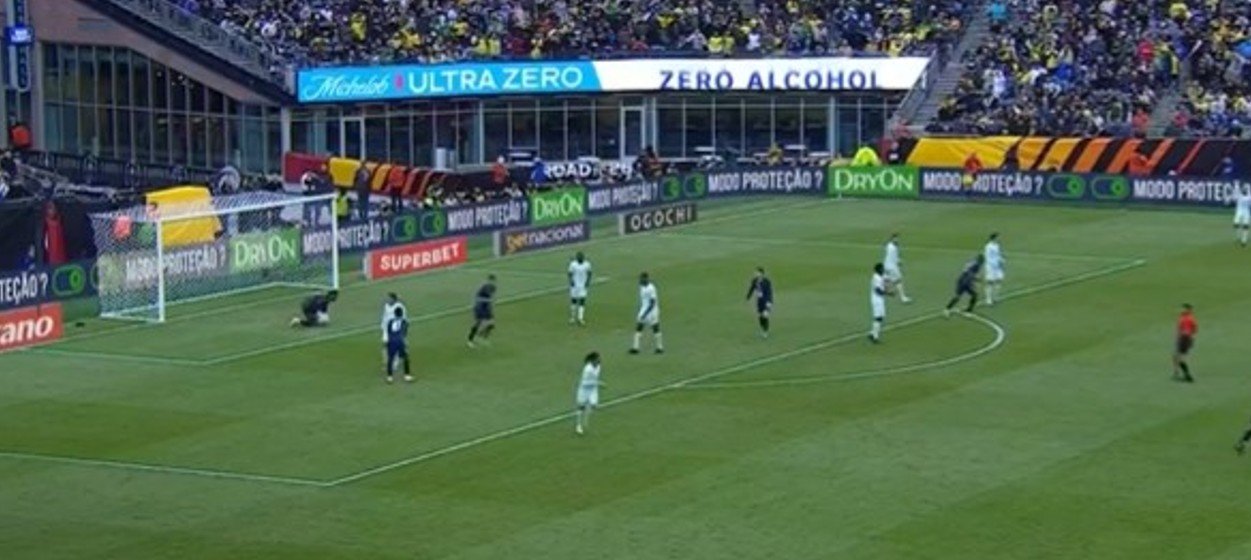 França vence Brasil por 2 a 1 em amistoso marcado por expulsão e brilho de Mbappé