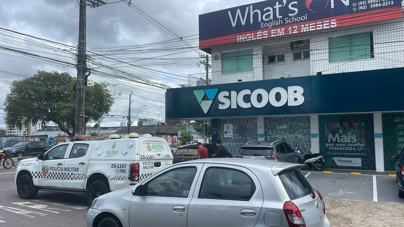 Criminosos invadem e furtam agência da Sicoob na Av. Djalma Batista