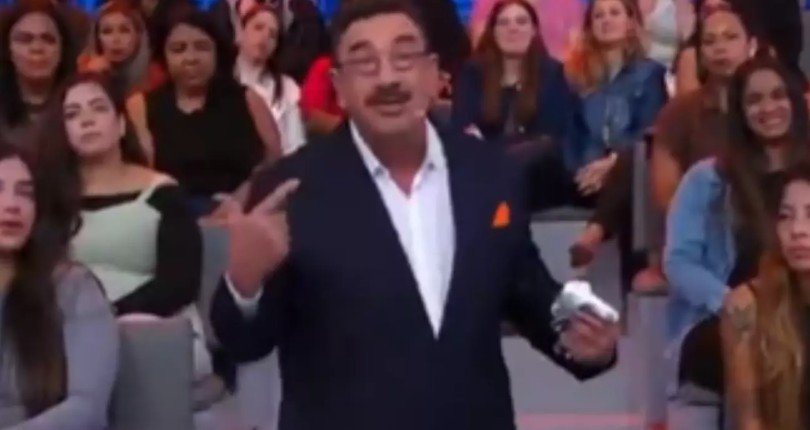 Ratinho ataca deputada Erika Hilton e Pabllo Vittar: "para ser mulher precisa ter útero"