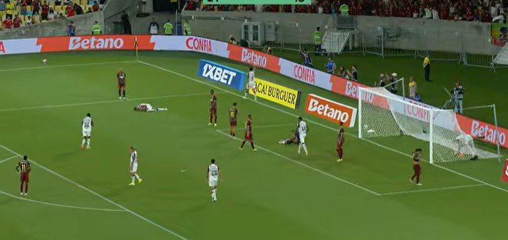 Flamengo aplica 8 a 0 no Madureira e vai à final contra o Flu