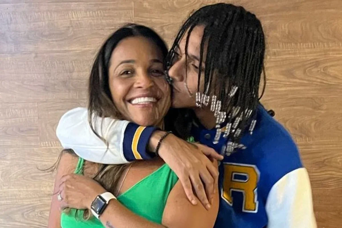 Mãe de Oruam e sobrinho de Marcinho VP estão foragidos após operação contra o CV no RJ