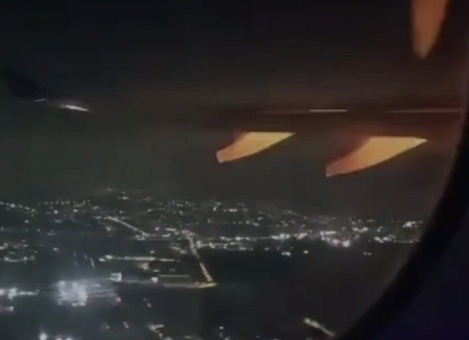 Vídeo mostra momento em que turbina de avião pega fogo após decolar de Guarulhos