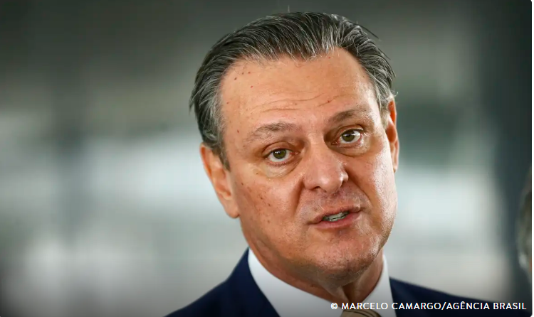 Carlos Fávaro é exonerado para barrar relatório da CPMI do INSS