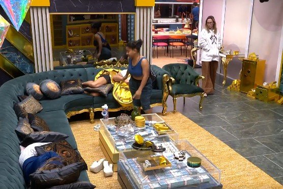 Milena solta 'pum' no rosto de Jonas e brother se revolta: "Falta de respeito"