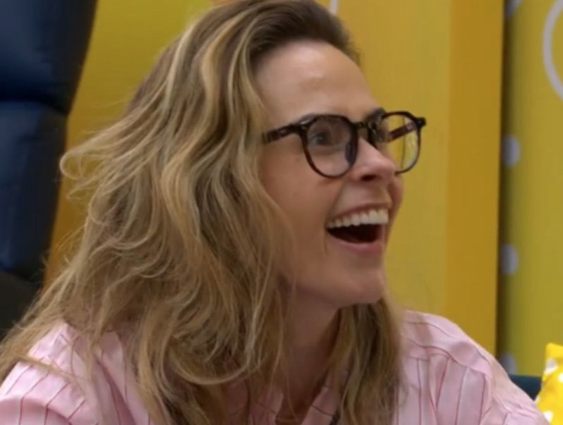 Ana Paula acorda brothers com "Macarena" após virar líder; vídeo