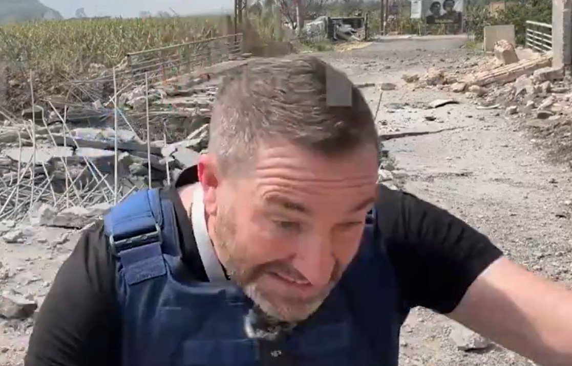 Explosão atinge jornalistas da RT em Gaza; veja vídeo