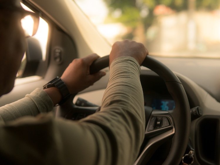 Governo sugere mínimo de R$ 10 por viagem de App e critica lucro das plataformas