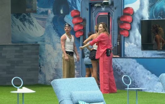 Jonas e Milena trocam farpas momentos antes do Presente do Anjo