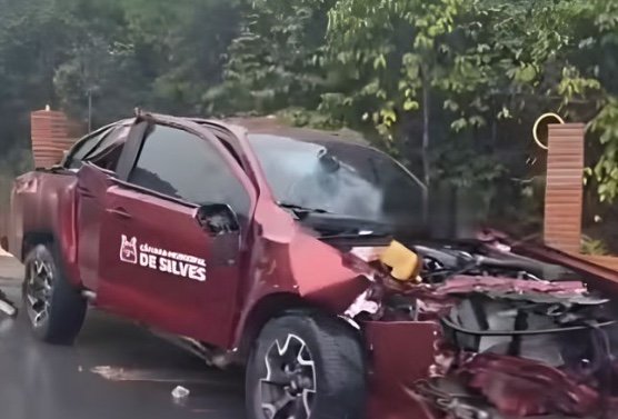 Presidente da Câmara de Silves e motorista ficam feridos após capotamento na AM-010