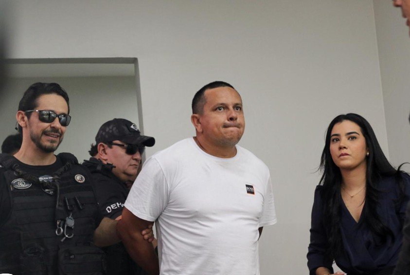 Piloto de lancha que naufragou no Encontro das Águas segue para audiência de custódia