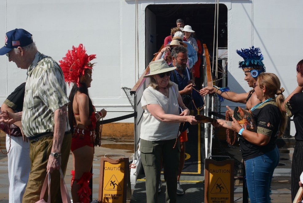 Maior cruzeiro da temporada chega a Manaus com 1,8 mil visitantes