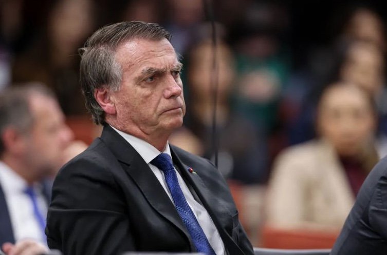 Moraes nega pedido de prisão domiciliar de Bolsonaro