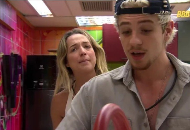 Clima pesa no BBB com discussão acalorada entre Samira e Juliano por limpeza e privilégios