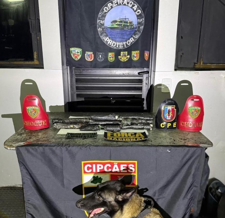 PM apreende 13 tabletes de cocaína escondidos em mesa de plástico em Coari