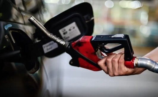 Governo zera impostos do diesel para conter alta de preços