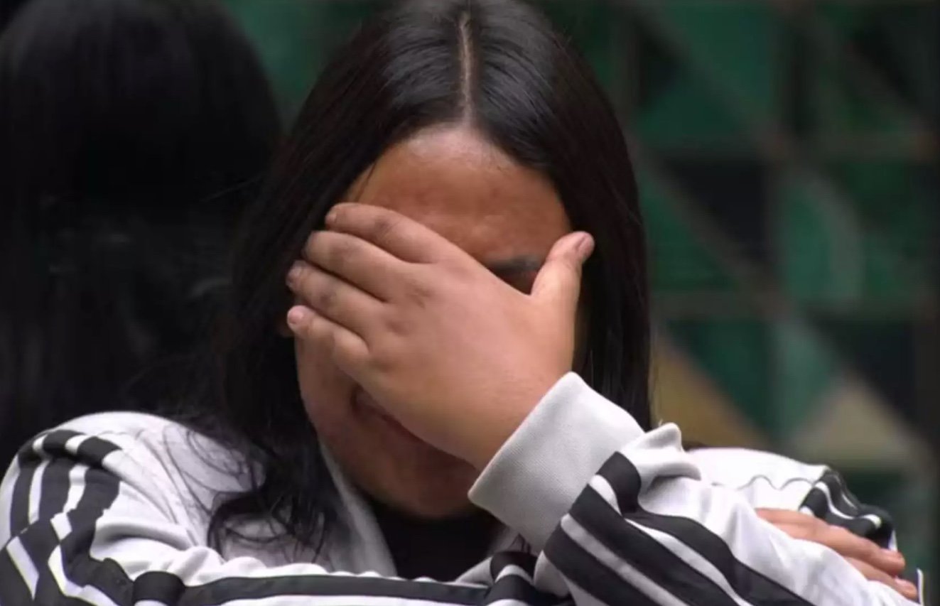 BBB26: Chaiany cai no choro ao falar da filha e promete prêmio à família