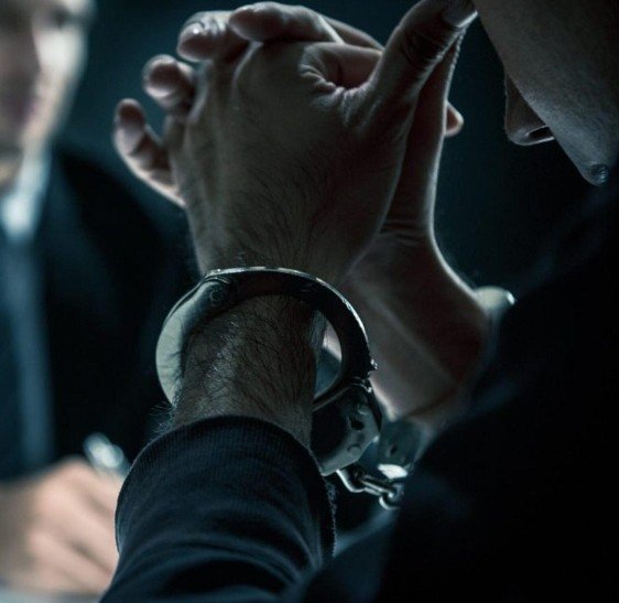 Procurado por homicídio é preso enquanto caminhava em rua do Novo Aleixo