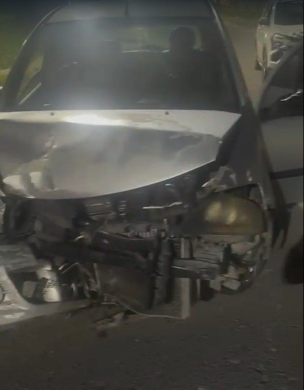 Motorista bêbado provoca acidente e destrói carro de aplicativo em Manaus